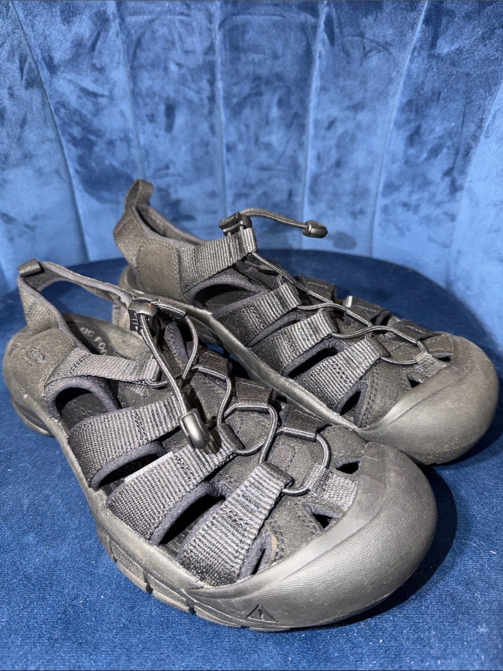 Keen Men’s Newport H2 Black Closed-Toe Sport Sandals Size 10.5